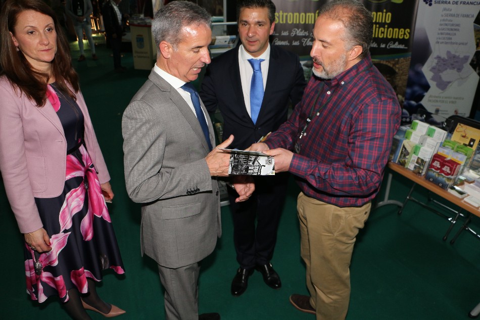 Sebastián Requejo recibe al alcalde Rui Ventura y el secretario de Estado Joao Catarino