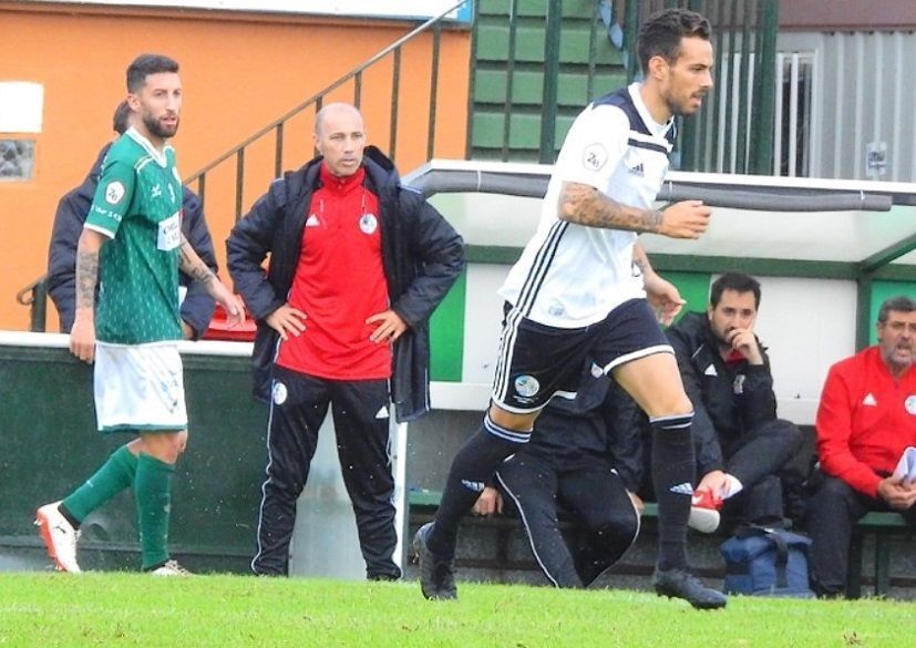 Manu Molina y Calderón, ante el Coruxo en O Vao / @SalamancaCFUDS