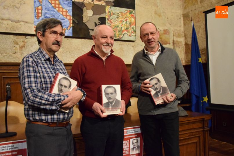 El autor, Alejandro Fernández, junto a Ignacio Fernández y Félix Población