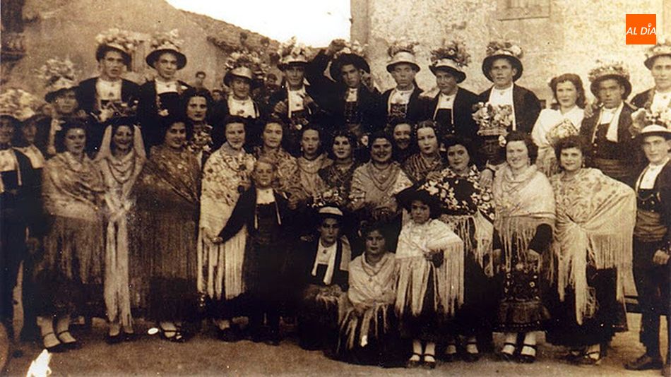 Foto de una celebración de los Barrios en la década de los 50