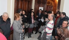 Vecinos de la zona de Brincones llevan sus quejas por los recortes sanitarios a la Diputación