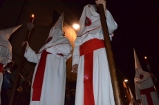 Foto 6 - La madrugada del Jueves Santo enmudece ante el Yacente