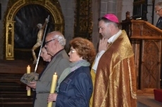Foto 4 - La Catedral celebra un Vía Crucis presidido por el Obispo