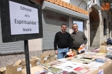 Foto 4 - Albenses y visitantes responden a la llamada de la cultura del libro 