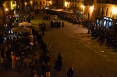 Foto 3 - La Dolorosa cruza el Águeda en la apertura de la Semana Santa