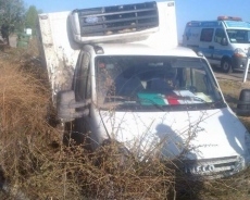 Una furgoneta se sale de la N-501 en Pelabravo