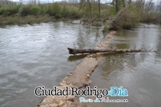 El parking de La Pesquera queda arrasado por la crecida