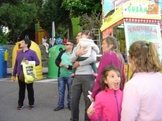 Foto 6 - Padres y abuelos llevan a los más pequeños a la feria instalada en el centro de la ciudad