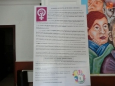Cartelon sobre la violencia de género/FOTO: Raúl Hernández