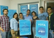 Foto 4 - Nuevas Generaciones repone los carteles electorales del PP