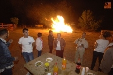 Foto 3 - Animado arranque de fiestas con la tradicional hoguera