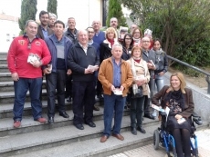 Foto 3 - Los socialistas explican su programa a los vecinos del barrio de Pizarrales