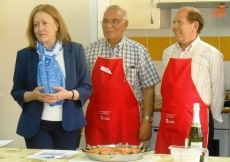 Foto 3 - El Ayuntamiento convierte en ‘cocinillas’ a una docena de mayores