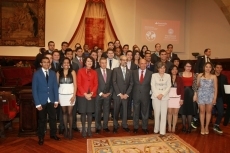 Foto 6 - La Universidad de Salamanca y Banco Santander entregan 167 becas internacionales