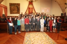 Foto 4 - La Universidad de Salamanca y Banco Santander entregan 167 becas internacionales