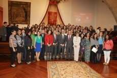 Foto 3 - La Universidad de Salamanca y Banco Santander entregan 167 becas internacionales