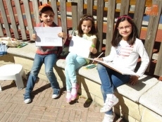 El Concurso de Pintura al Aire Libre del barrio del Oeste revitaliza la plaza de Carmelitas