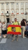 Foto 2 - Felipe VI recibe el fajín de manos de Don Juan Carlos que le acredita como capitán general