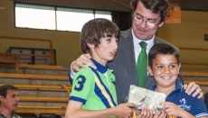 Foto 3 - El Ayuntamiento entrega los trofeos de los Juegos Escolares