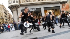 Foto 4 - Brincaderia llamó la atención de los viandantes con su ritmo latino