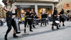 Foto 3 - Brincaderia llamó la atención de los viandantes con su ritmo latino