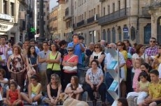 Foto 5 - Bailes charros y zamoranos sorprenden a los viandantes en la plaza del Liceo