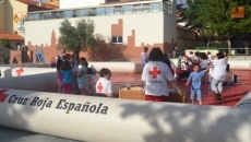Foto 6 - Cruz Roja explica a los más pequeños los riesgos del verano