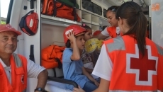 Foto 5 - Cruz Roja explica a los más pequeños los riesgos del verano