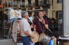 Bailes charros y zamoranos sorprenden a los viandantes en la plaza del Liceo