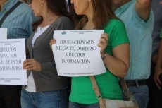 Protesta del Personal Docente no Universitario contra la Consejería por negarle información
