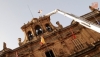 Foto 2 - La Mariseca luce en lo alto de la espadaña del Ayuntamiento como preludio estival de las Fiestas...