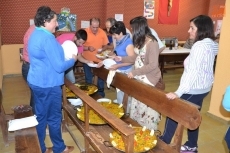 Foto 6 - Los vecinos de San Andrés cierran sus fiestas comiendo paella