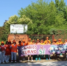 Foto 5 - Trabajadores de los Servicios Sociales de la Junta siguen protestando por la prohibición de...