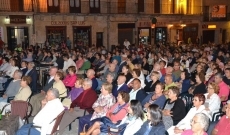 Foto 4 - El grupo Les Folies Carcaixent acerca a la Plaza ritmos valencianos