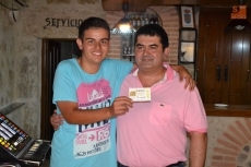 Dueños del Bar El Rebollar, con un décimo premiado | Foto @kisanghani
