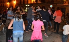 Foto 5 - El grupo Naheba cierra la semana de folklore en la Plaza Mayor