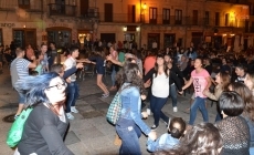 Foto 3 - El grupo Naheba cierra la semana de folklore en la Plaza Mayor