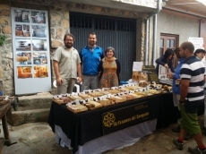 Foto 6 - Éxito de expositores y público en la XI Feria Agroalimentaria y de Artesanía