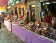 Foto 4 - Éxito de expositores y público en la XI Feria Agroalimentaria y de Artesanía