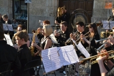 Foto 4 - Brillante concierto de la Suffolk Youth Wind Band en plena Plaza Mayor