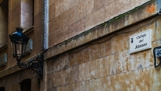 La calleja de entrada al Ateneo ya lleva su nombre