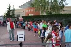 Decenas de familias disfrutan de una velada de cine al aire libre