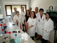 Pilar Pérez, a la izquierda, junto a su equipo de investigación