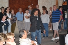 Foto 4 - El público se arranca a bailar salsa en el concierto de Dani & Ch y Código Habana