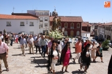 Foto 6 - Fervor a la Virgen de la Asunción en la procesión por las calles de la villa 