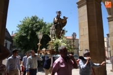 Foto 4 - Fervor a la Virgen de la Asunción en la procesión por las calles de la villa 