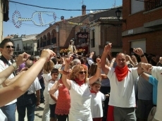 Foto 4 - San Roque recorre acompañado por sus vecinos las calles del municipio