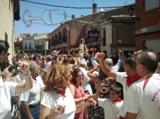 Foto 3 - San Roque recorre acompañado por sus vecinos las calles del municipio