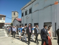 Foto 5 - La Corte de Honor de 2013 arropa la imagen de San Roque durante los actos religiosos