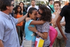 Foto 4 - Lágrimas y abrazos en la emocionante despedida del primer grupo de niños saharauis
